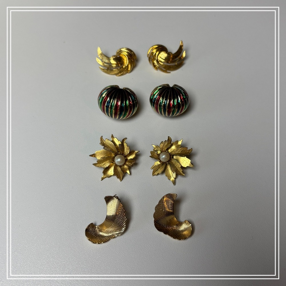 AVON Vtg Gold Tone Xmas Swirl Leaf‎ Stripe Ball Clip On Earrings Set 4 Pairs